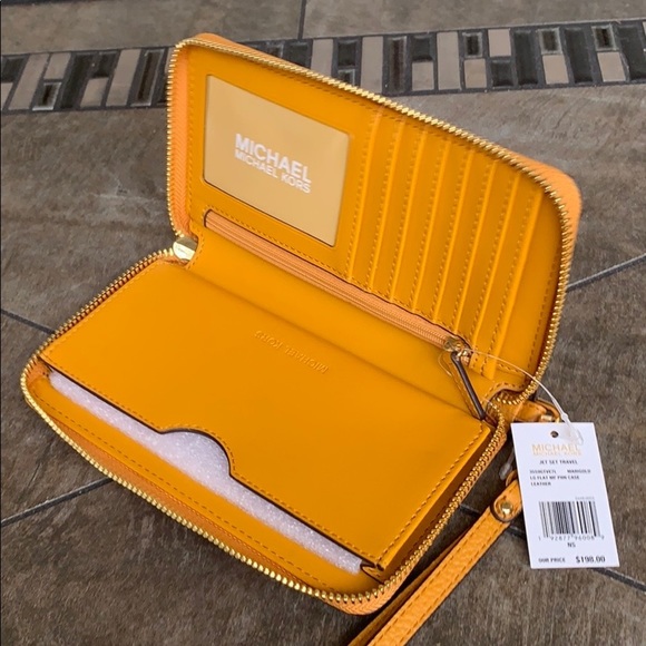 MICHAEL KORS JET SET TRAVEL LG FLAT MF PHN CASE - Picture 7 of 16